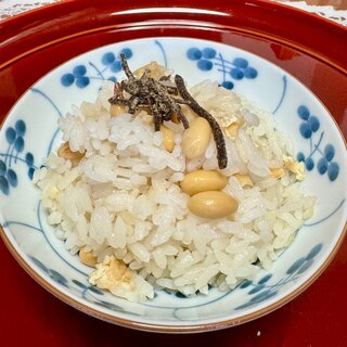 作り置きホクホクの蒸し大豆でやさしい甘味の☆豆ご飯